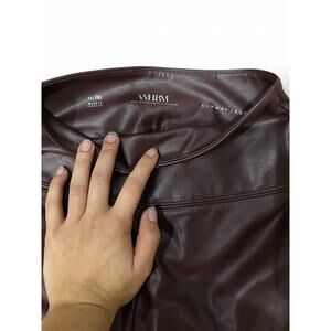 White House Black Market WHBM Runway Leggings Size 00 | Faux Leather Burgundy